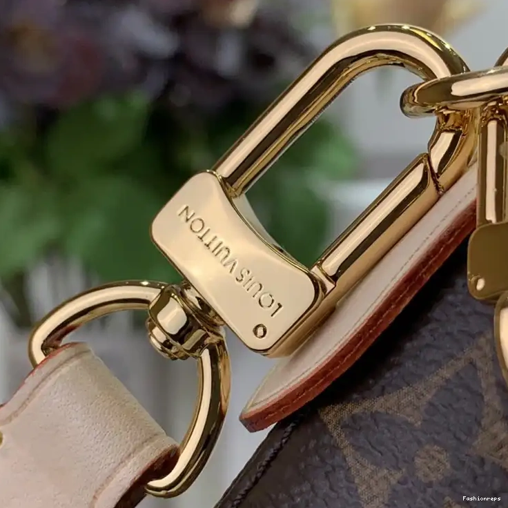 Fashionrepsfam ru LV Bag 2304DJ0026 0811
